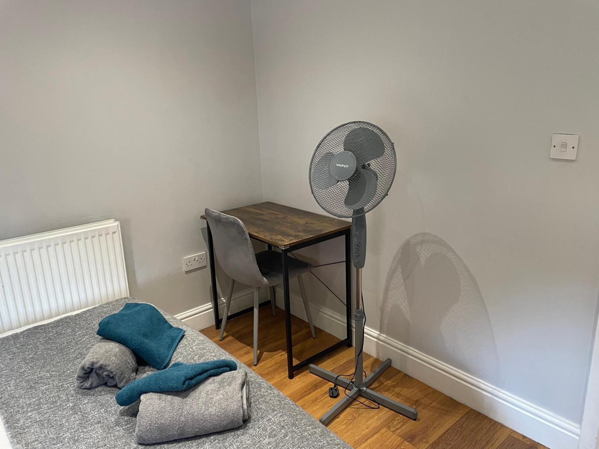 2 Bedroom Apartment Chiswick Park Tube Station Λονδίνο Εξωτερικό φωτογραφία